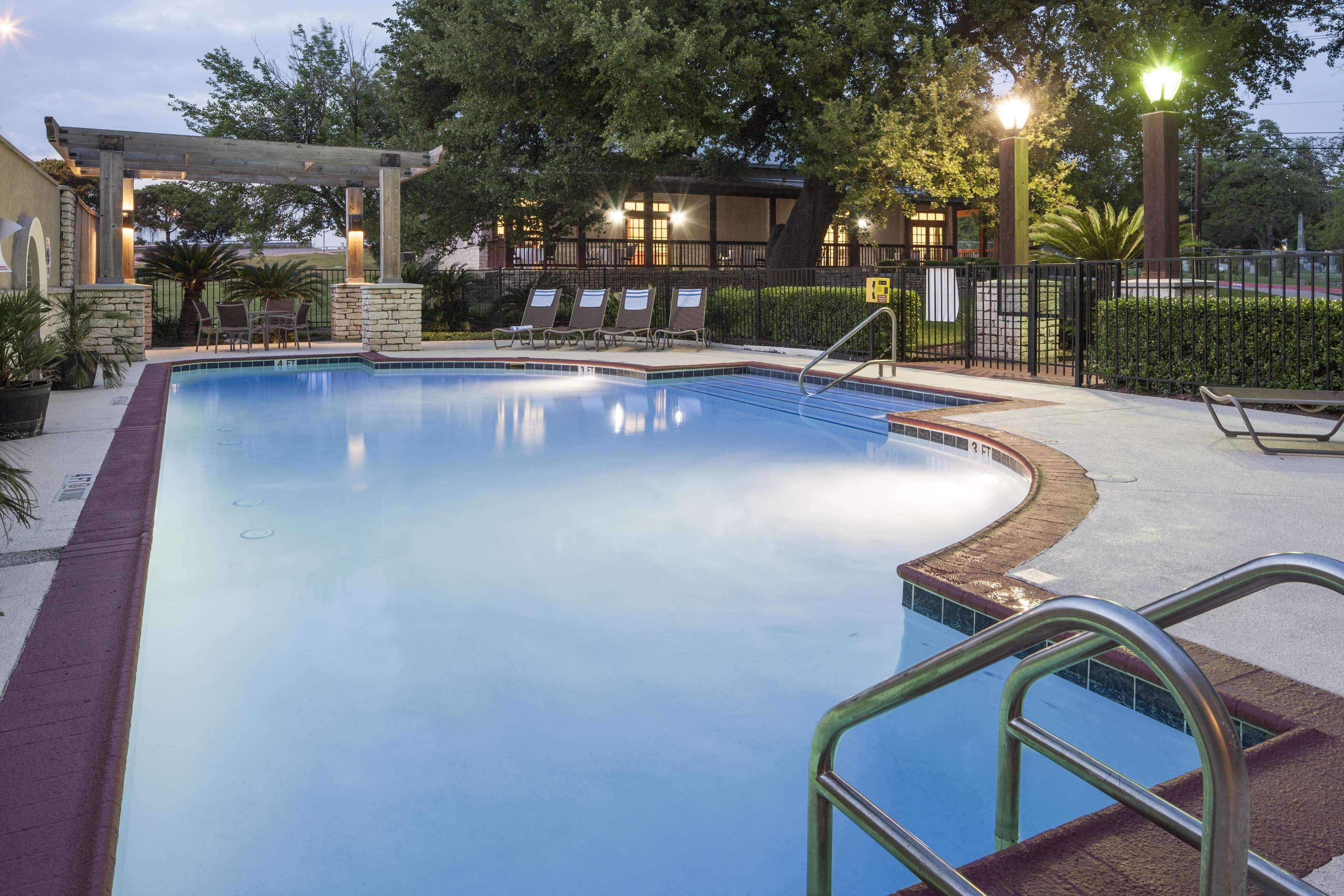 Doubletree By Hilton Austin-university Area Hotel